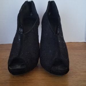 Apt. 9 laced booties